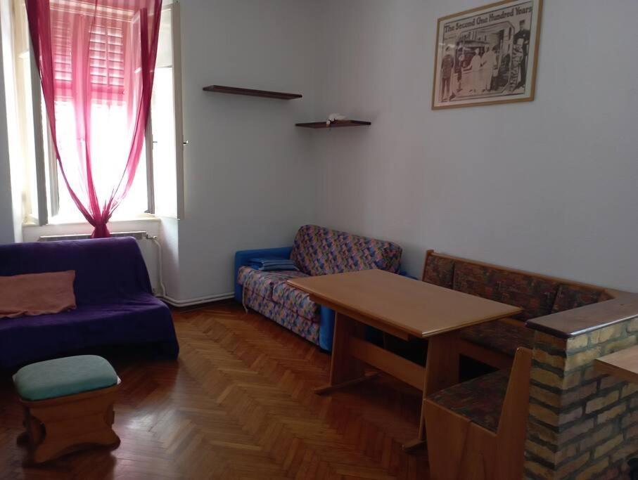 Appartamento In Centro Storico Trieste Luaran gambar