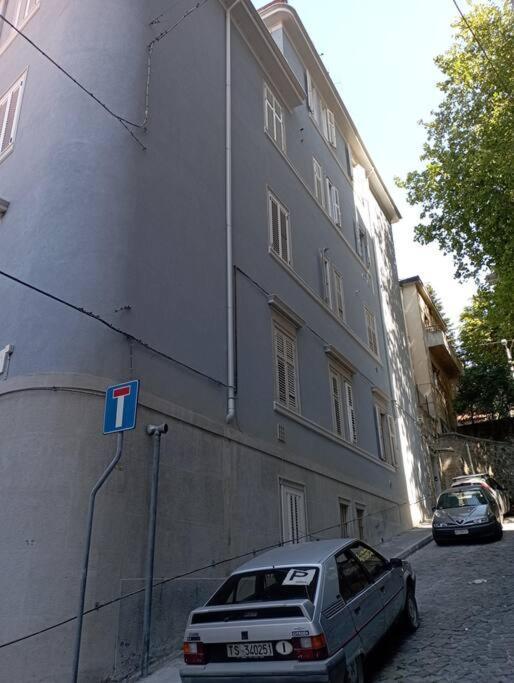 Appartamento In Centro Storico Trieste Luaran gambar