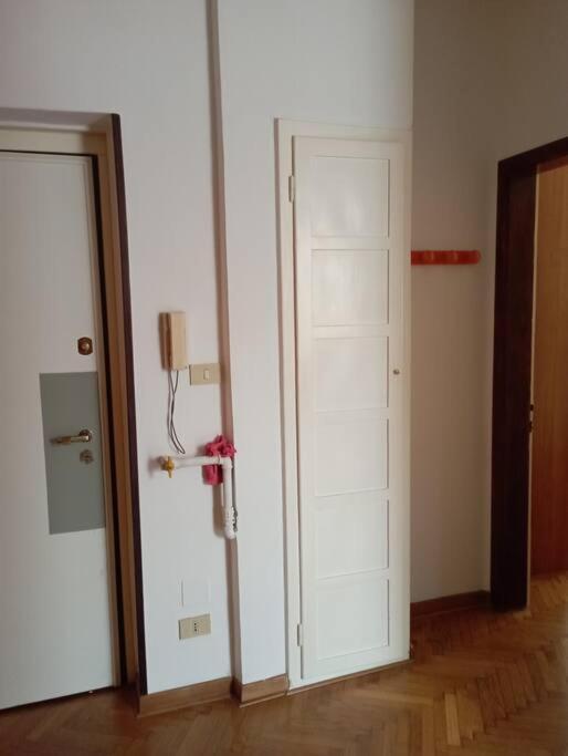 Appartamento In Centro Storico Trieste Luaran gambar